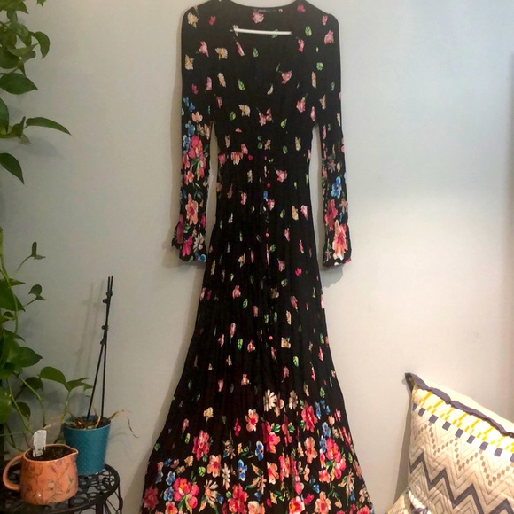 Jeuvre Dresses & Skirts - Garden Dream Black Maxi Long Sleeve dress, NWOT